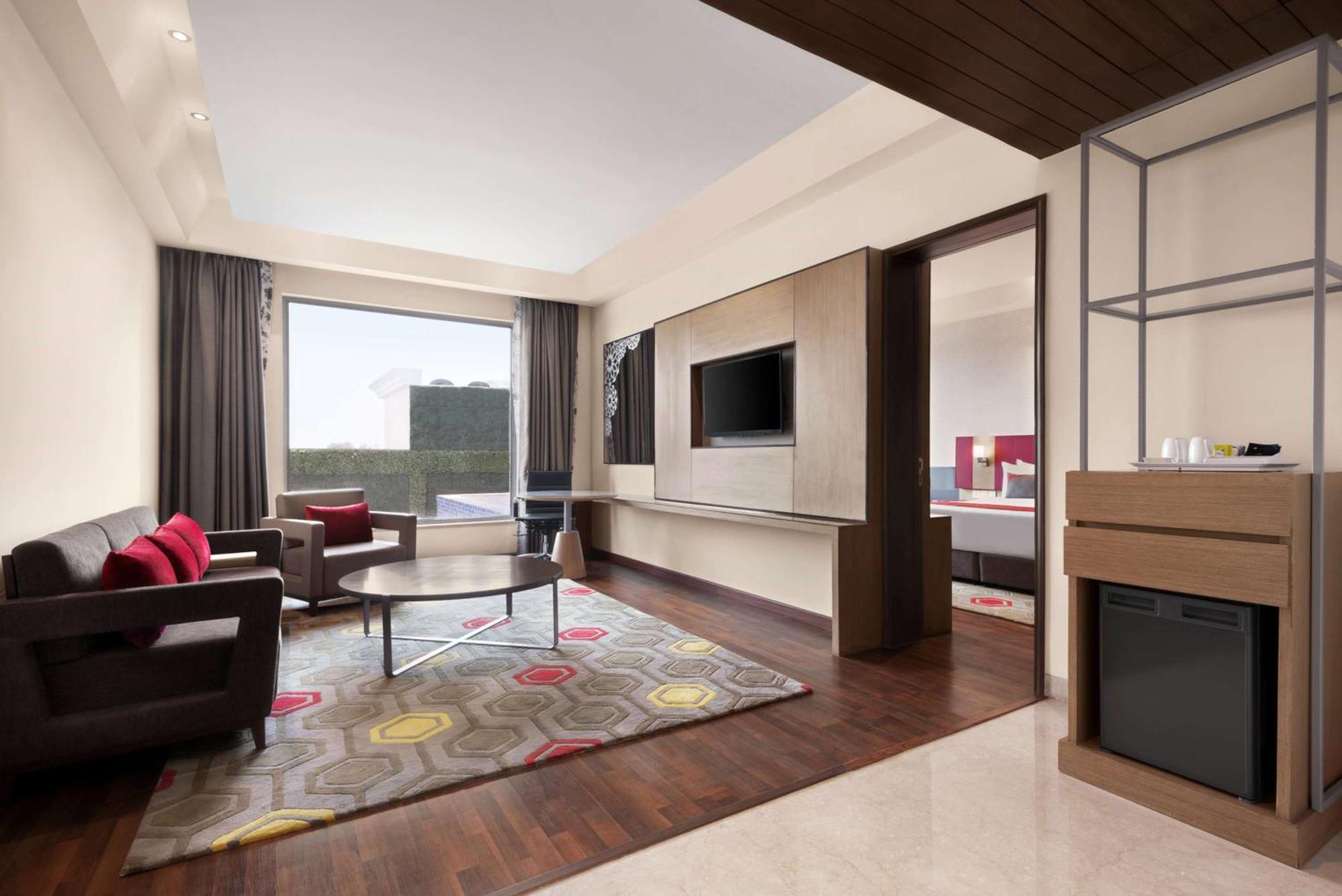 Готель Ramada Plaza By Wyndham Лакхнау Екстер'єр фото