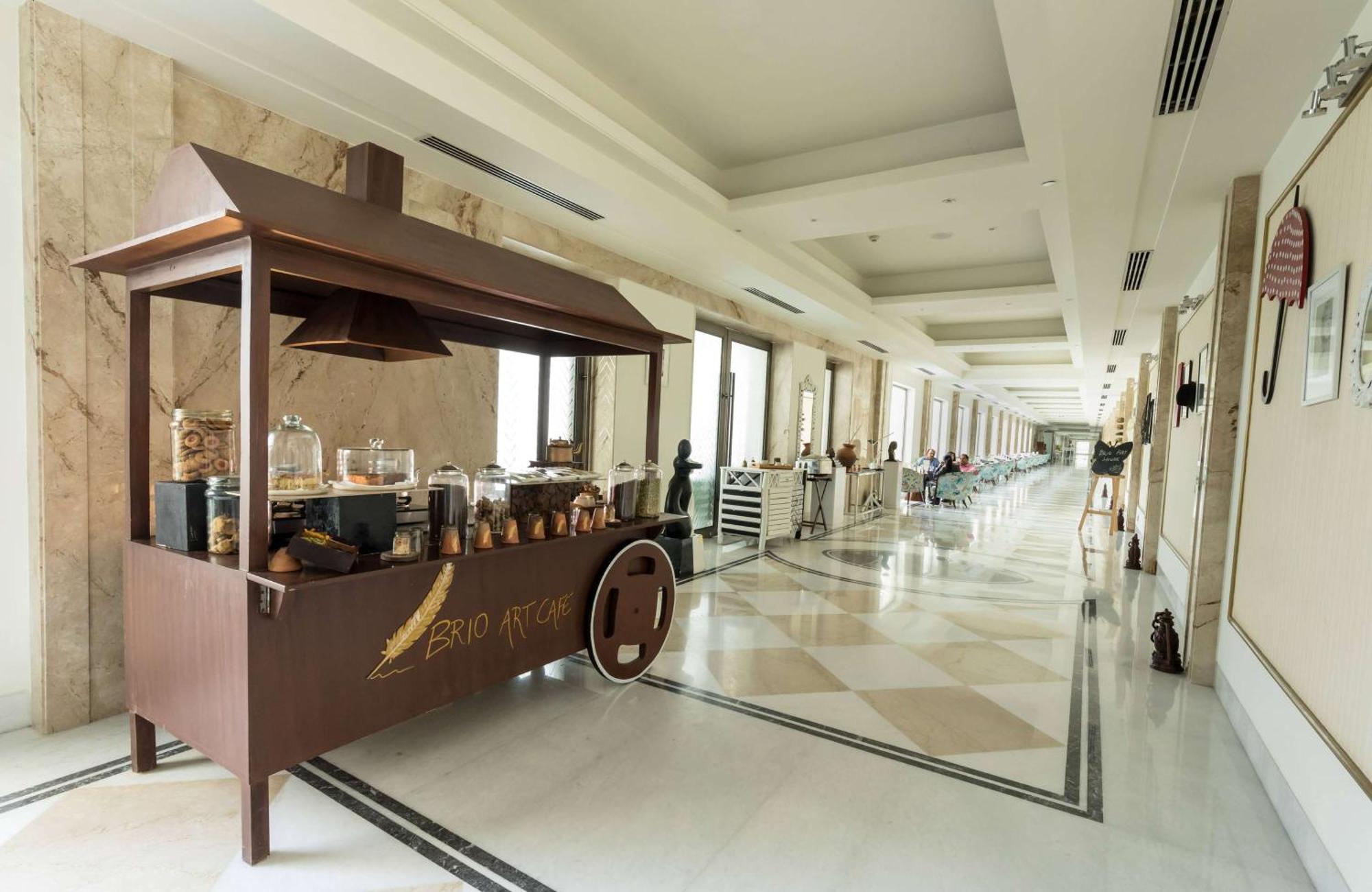 Готель Ramada Plaza By Wyndham Лакхнау Екстер'єр фото