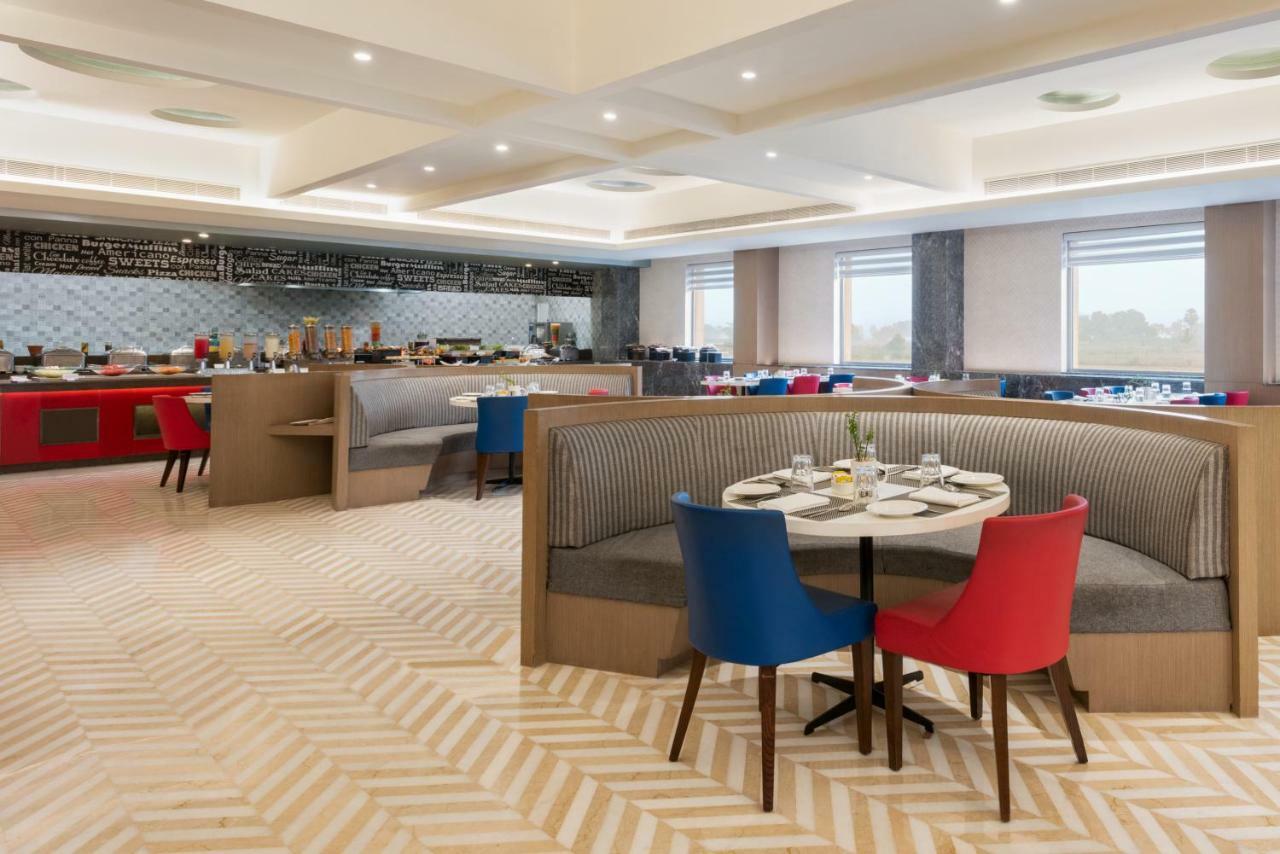 Готель Ramada Plaza By Wyndham Лакхнау Екстер'єр фото