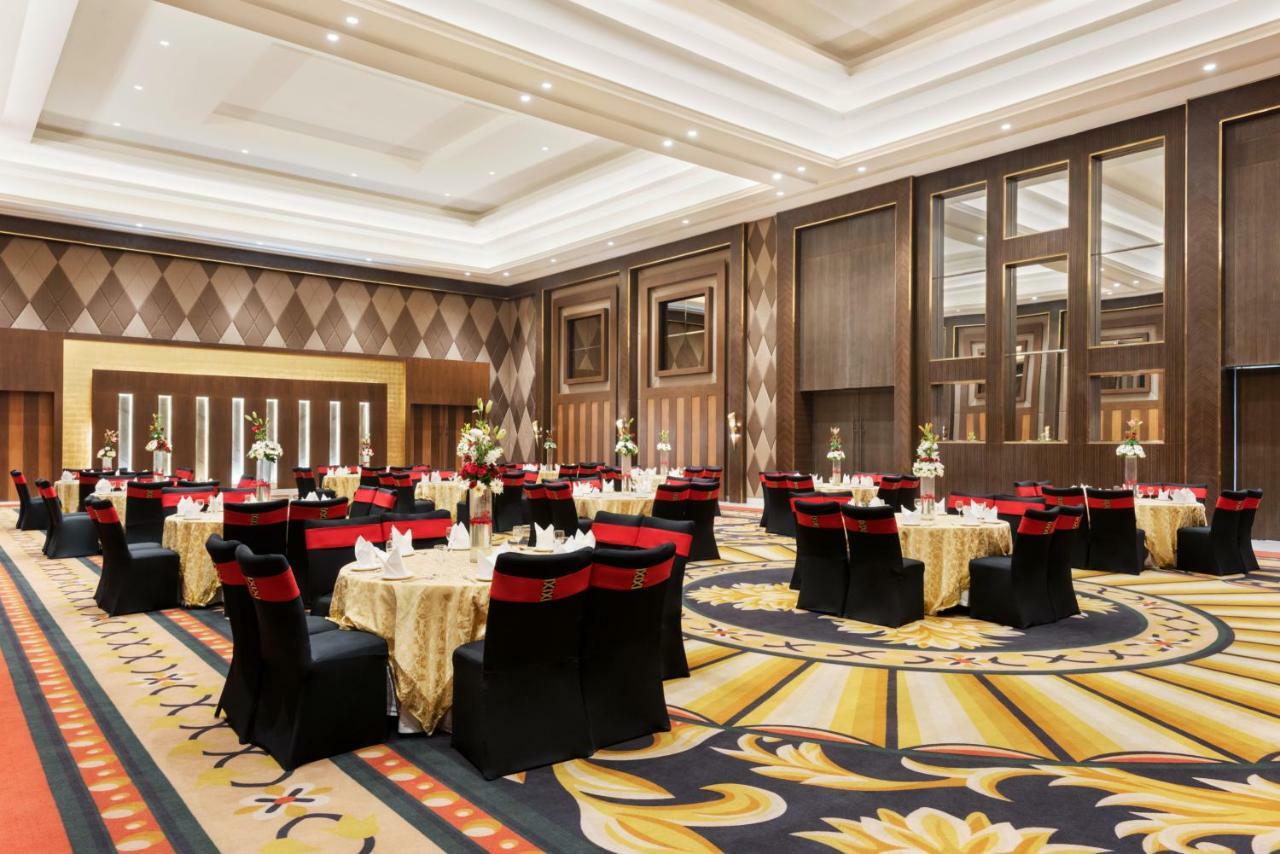 Готель Ramada Plaza By Wyndham Лакхнау Екстер'єр фото